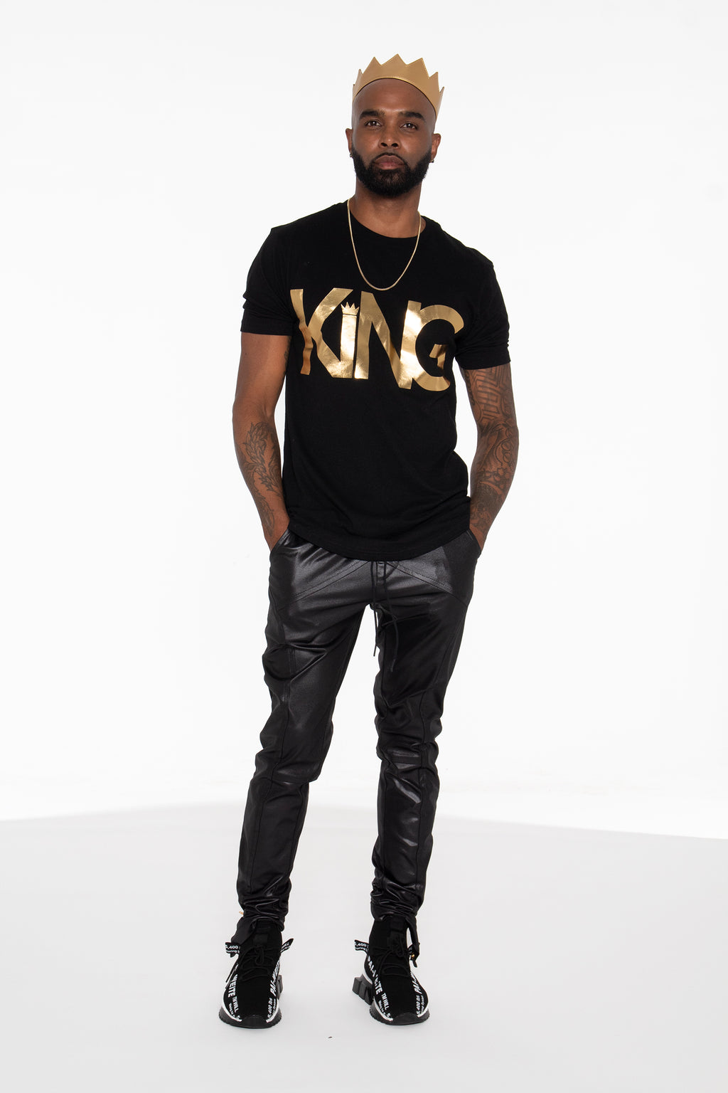 KING Curved Hem Graphic T-Shirt (Gold) - pacorogiene