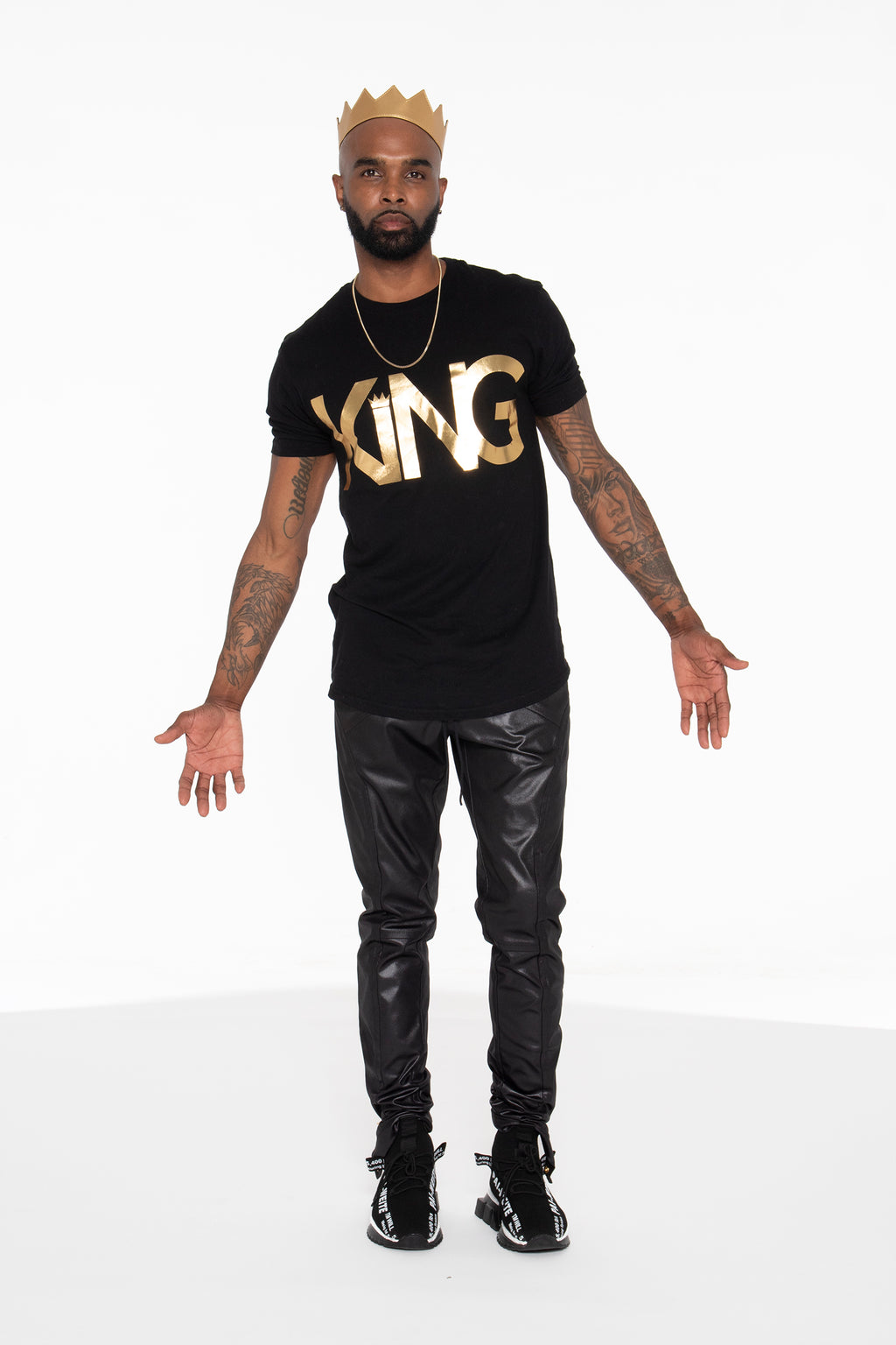 KING Curved Hem Graphic T-Shirt (Gold) - pacorogiene
